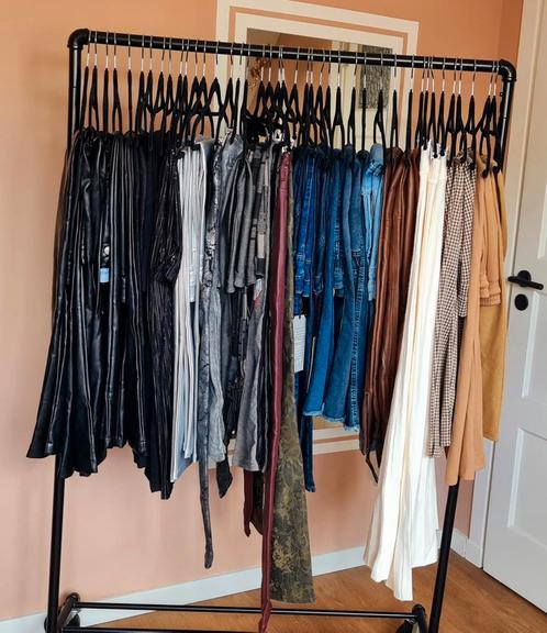 Kledingpakket jeans/broeken 41 stuks nieuw met kaartjes, Kleding | Dames, Spijkerbroeken en Jeans, Nieuw, Overige jeansmaten, Overige kleuren