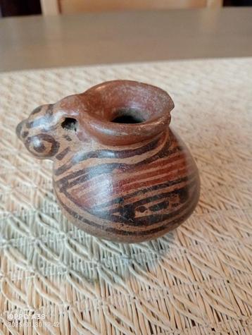 precolumbiaans polychrome potje van terracotta beschikbaar voor biedingen