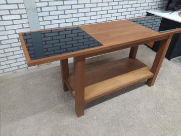 hoge tafel uit kerkinterieur - sidetable beschikbaar voor biedingen