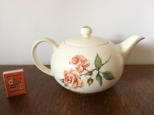 Witte lage keramieke theepot met rozen Jet and company, Huis en Inrichting, Keuken | Servies, Zo goed als nieuw, Keramiek, Ophalen of Verzenden