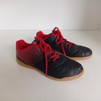 Kipsta voetbalschoenen / gymschoenen zwart / rood maat 36, Gebruikt, Kipsta, Ophalen of Verzenden, Jongen of Meisje