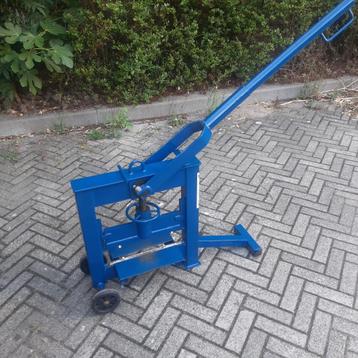 Te huur beschikbaar voor biedingen