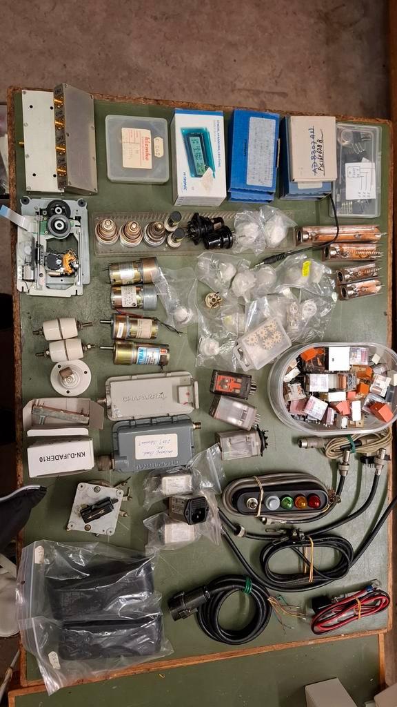 Onderdelen Assortiment - Diverse Elektronische Componenten, Hobby en Vrije tijd, Elektronica-componenten, Ophalen of Verzenden