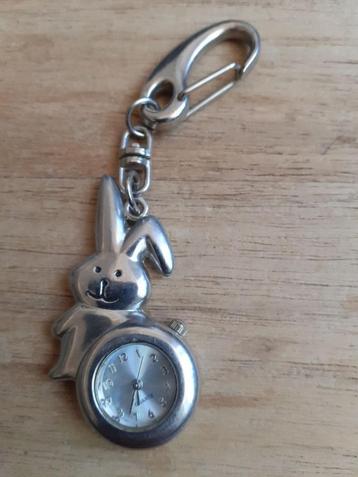 Konijn horloge aan (sleutel)hanger beschikbaar voor biedingen