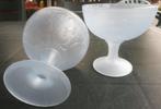 2 Vintage opaalblauwe dessertglazen met fruitdecoratie, Glas of Glazen, Nieuw, Ophalen of Verzenden, Glas