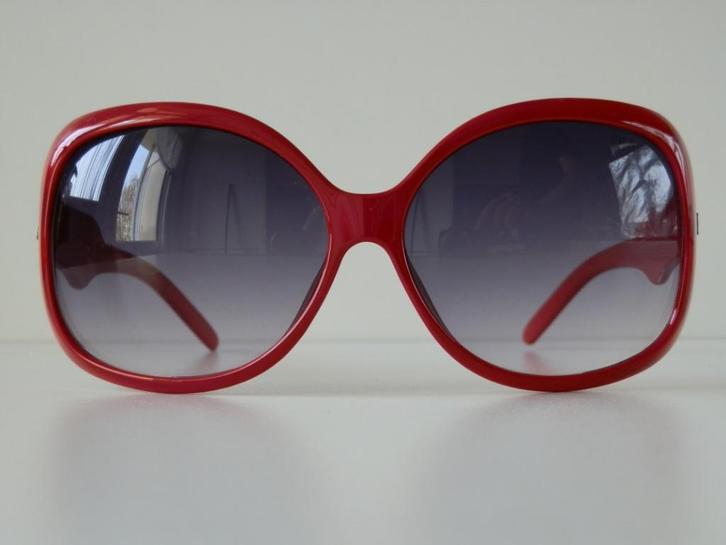 Prada zonnebril. Model Rosso., Sieraden, Tassen en Uiterlijk, Zonnebrillen en Brillen | Dames, Zo goed als nieuw, Zonnebril op sterkte