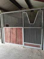 Paardenstal, Stalling, 2 of 3 paarden of pony's