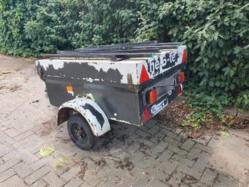 Aanhanger met 4 fietsendragers beschikbaar voor biedingen