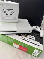 Xbox One S 1TB - Wit - Compleet met 2 Controllers, Spelcomputers en Games, Spelcomputers | Xbox One, Gebruikt, Met 2 controllers