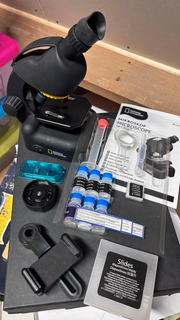 National Geographic Microscoop Set, Audio, Tv en Foto, Optische apparatuur | Microscopen, Gebruikt, Biologische microscoop, 400x tot 1000x