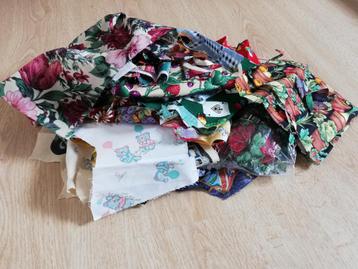 Quiltstof Restjes - Diverse Dessins beschikbaar voor biedingen