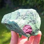 Groot Robijn kristal in Zoisiet edelsteen stenen natuursteen, Ophalen of Verzenden