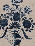 Antieke tegel bloemen in vaas, Antiek en Kunst, Ophalen of Verzenden