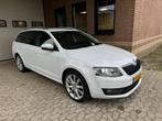 Skoda OCTAVIA Combi 1.2 TSI xenon camera keyless carplay, Auto's, Skoda, Automaat, Gebruikt, Euro 6, 4 cilinders