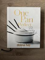 Donna Hay - One Pan Perfect, Donna Hay, Azië en Oosters, Ophalen of Verzenden, Zo goed als nieuw