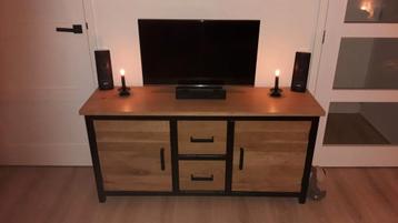 Tv Meubel eikenhout met zwart metaal 140cm beschikbaar voor biedingen