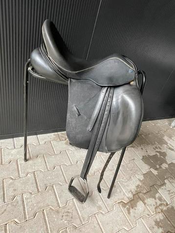 KM Olympic dressuurzadel 17,5 inch M beschikbaar voor biedingen