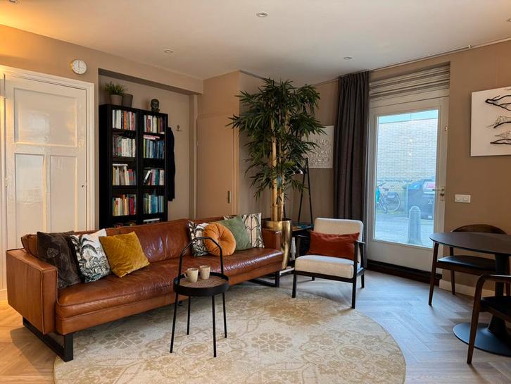 Cognac bruine 3 - 4 zits bank Lederland 2.45m breed, Huis en Inrichting, Banken | Bankstellen, Gebruikt, Rechte bank, Driepersoons