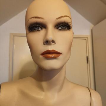 mooie vintage etalage pop, paspop, mannequin vrouw  beschikbaar voor biedingen