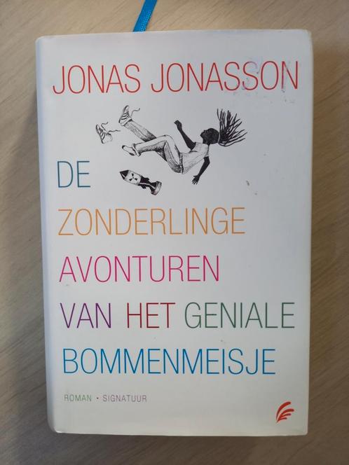 De zonderlinge avonturen van het geniale bommenmeisje, Boeken, Literatuur, Zo goed als nieuw, Ophalen of Verzenden