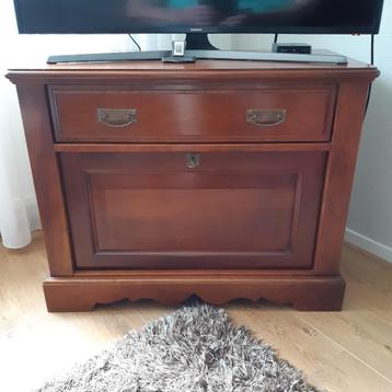 TV Kastje beschikbaar voor biedingen