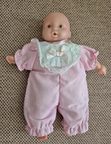 Babypopje met stoffen lijfje 16 cm (Vintage) beschikbaar voor biedingen