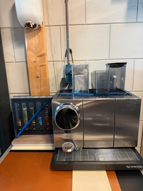 Nespresso momento coffee & milk, Witgoed en Apparatuur, Koffiezetapparaten, Zo goed als nieuw, Overige typen, Koffiemachine, 10 kopjes of meer
