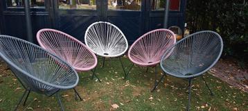 Set van 5 draad /tuin stoelen. €10 p.st.  beschikbaar voor biedingen