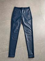 Studio Anneloes lederlook donkerblauwe broek maat S., Kleding | Dames, Studio Anneloes, Blauw, Ophalen of Verzenden, Zo goed als nieuw