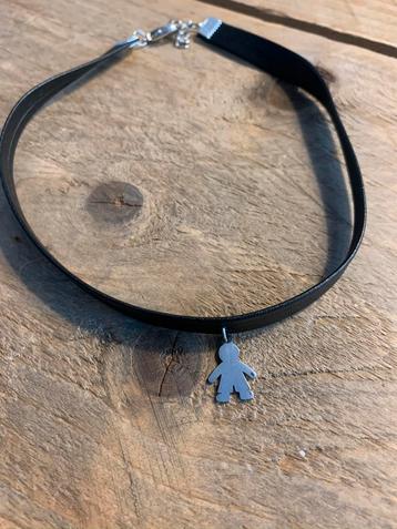 Chokers beschikbaar voor biedingen