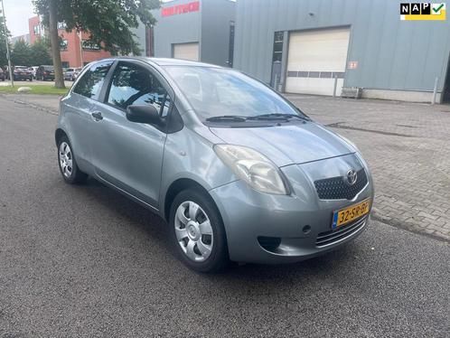 Toyota Yaris 1.0 VVTi Terra NIUWE APK, Auto's, Toyota, Bedrijf, Te koop, Yaris, ABS, Airbags, Boordcomputer, Centrale vergrendeling