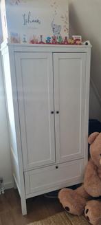 Baby kamer: bedje, kast en commode van Sundvik ikea, Kinderen en Baby's, Kinderkamer | Commodes en Kasten, Ophalen, Zo goed als nieuw
