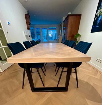 Prachtige stoere eiken visgraat tafel 200x100x5,5cm beschikbaar voor biedingen