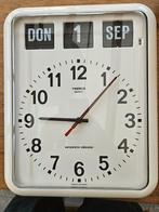 Twemco Dementieklok met Kalender - Tot 2032 Bruikbaar, Huis en Inrichting, Woonaccessoires | Klokken, Ophalen of Verzenden, Gebruikt
