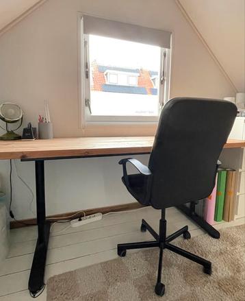 Ikea bureau in hoogte verstelbaar als nieuw beschikbaar voor biedingen