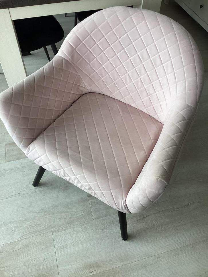 Roze fauteuil Kwantum, Huis en Inrichting, Fauteuils, Gebruikt, Stof, 75 tot 100 cm, Minder dan 75 cm, Ophalen of Verzenden