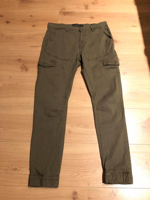 Khaki groene broek heren GUESS New Kombat Slim 33 of 34, Kleding | Heren, Broeken en Pantalons, Zo goed als nieuw, Maat 52/54 (L)