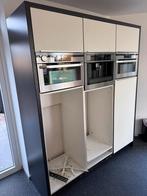 Mooie keuken complete wand met koelkast en vriezer, Huis en Inrichting, Kasten | Roldeurkasten en Archiefkasten, Ophalen, 200 cm of meer