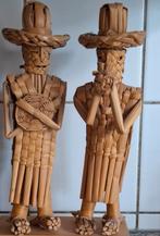 Bolivia. Riet gevlochten figuurtjes.  2 st. 25 cm., Antiek en Kunst, Ophalen