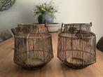 2 windlichten, Huis en Inrichting, Woonaccessoires | Kandelaars en Kaarsen, Ophalen, Zo goed als nieuw, Metaal, 25 tot 50 cm