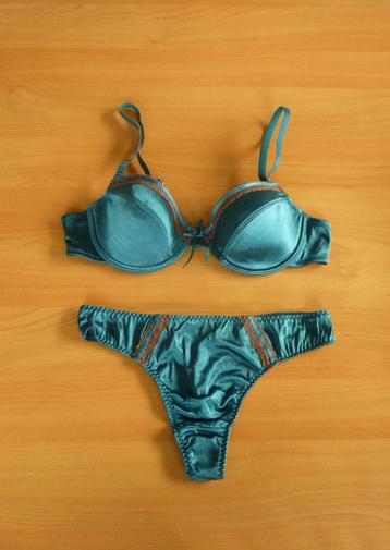 Turquoise satijnen lingeriesetje BH en string 75B Maat S beschikbaar voor biedingen