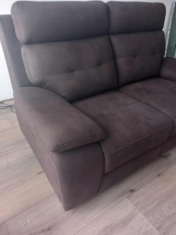 Nieuwe electrische bank seats&sofa gekocht 6/7/25 > WAALRE 
 beschikbaar voor biedingen
