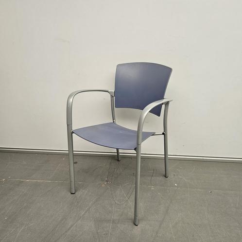 Enea kantinestoel - blauwe kunststof zitting, Huis en Inrichting, Stoelen, Gebruikt