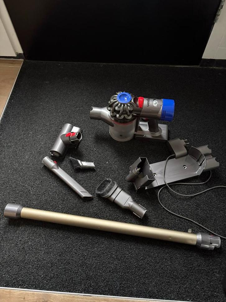 Dyson V8 Snoerloze Stofzuiger, Witgoed en Apparatuur, Stofzuigers, Gebruikt, Stofzuiger, Minder dan 1200 watt, Reservoir, Ophalen of Verzenden
