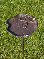 Tuinprikker /voederschaal met kikker /gietijzer/ drinkschaal