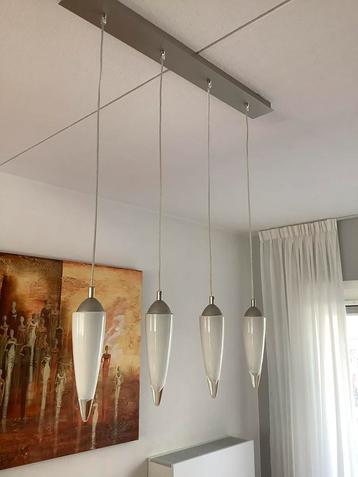 Hanglamp met 4 glazen lampen beschikbaar voor biedingen