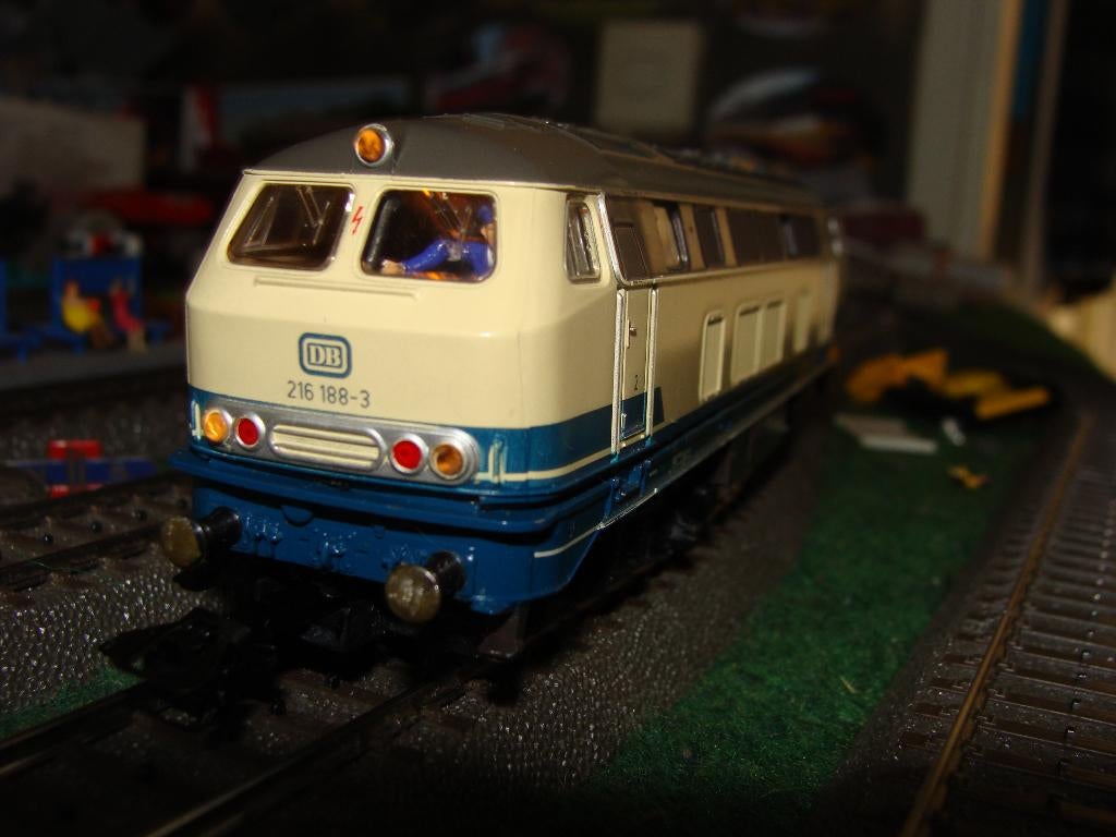 Märklin 3374 H0 Diesellocomotief BR 216 HV digitaal, Hobby en Vrije tijd, Modeltreinen | H0, Wisselstroom, Gebruikt, Locomotief