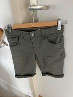 Korte broek groen Hema maat 134-140, Ophalen of Verzenden, Zo goed als nieuw, Jongen, Broek