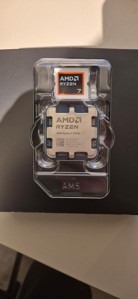 AMD Ryzen 7 9700X 8-core AM5 socket, Computers en Software, Processors, Zo goed als nieuw, 8-core, 4 Ghz of meer, Ophalen of Verzenden