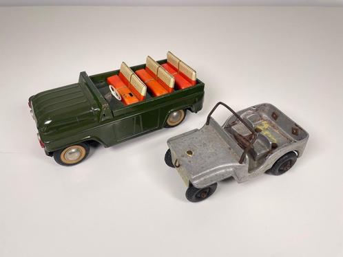 Pair of Vintage Toy Jeeps Open Car 1960s and Metal 1940s Mil, Antiek en Kunst, Antiek | Speelgoed, Ophalen of Verzenden